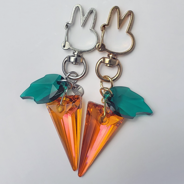 BUGS CRYSTAL CARROT NECKLACE | ACCESSORY