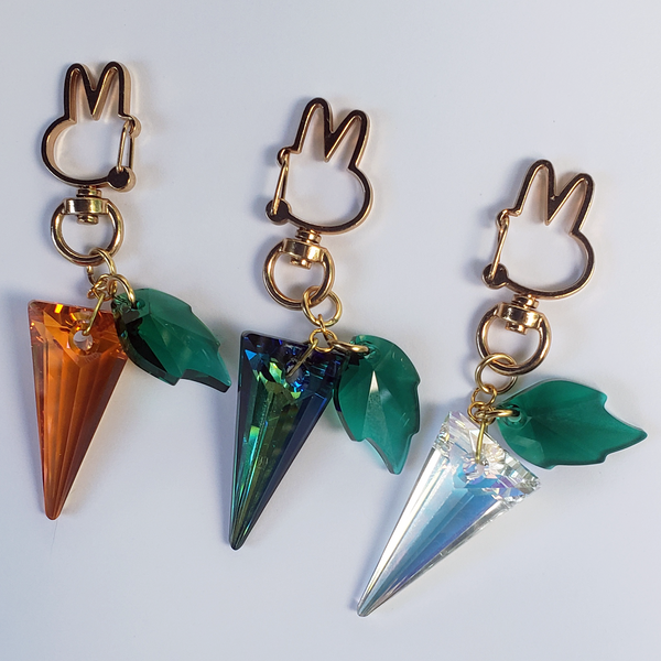 BUGS CRYSTAL CARROT NECKLACE | ACCESSORY