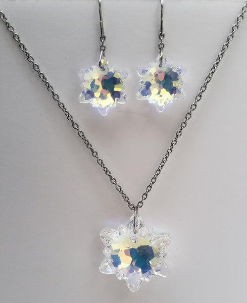 CRYSTAL SNOWFLAKE NECKLACE